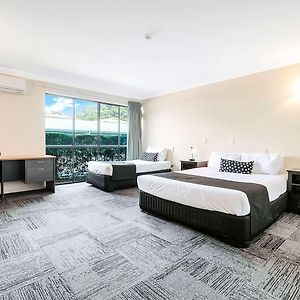 Queen Room One Single Bed Non-Smoking